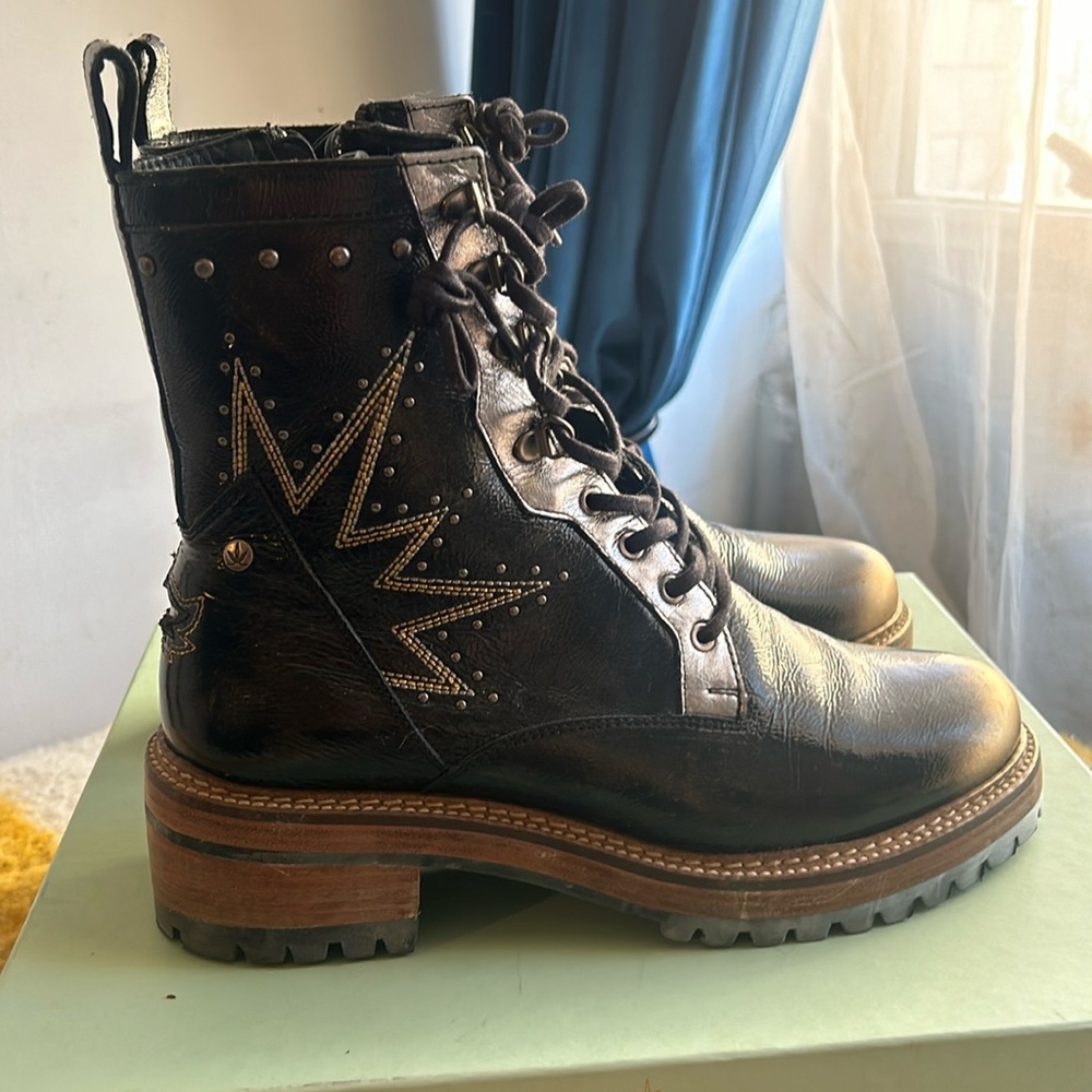 Mezcalero Ashlee black boots 
Worn once